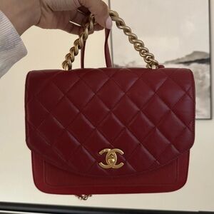 CHANEL Red Quilted Shoulder Bag with Gold Chain